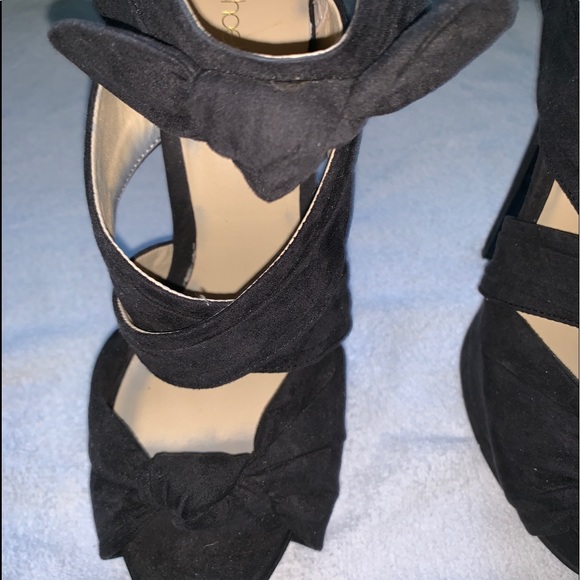 Quite stylistic achievement in an gorgeous shoe - Picture 3 of 7